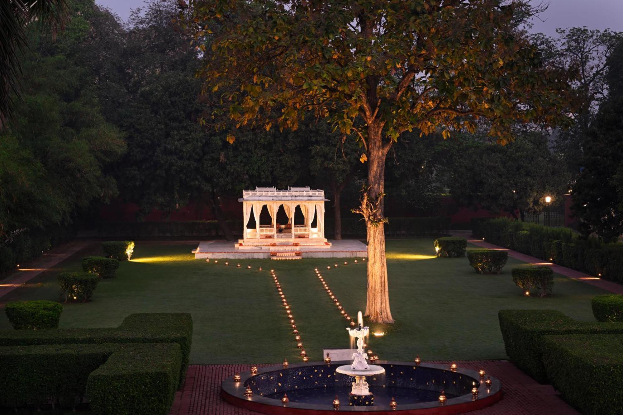Taj Nadesar Palace Benares Buitenkant foto