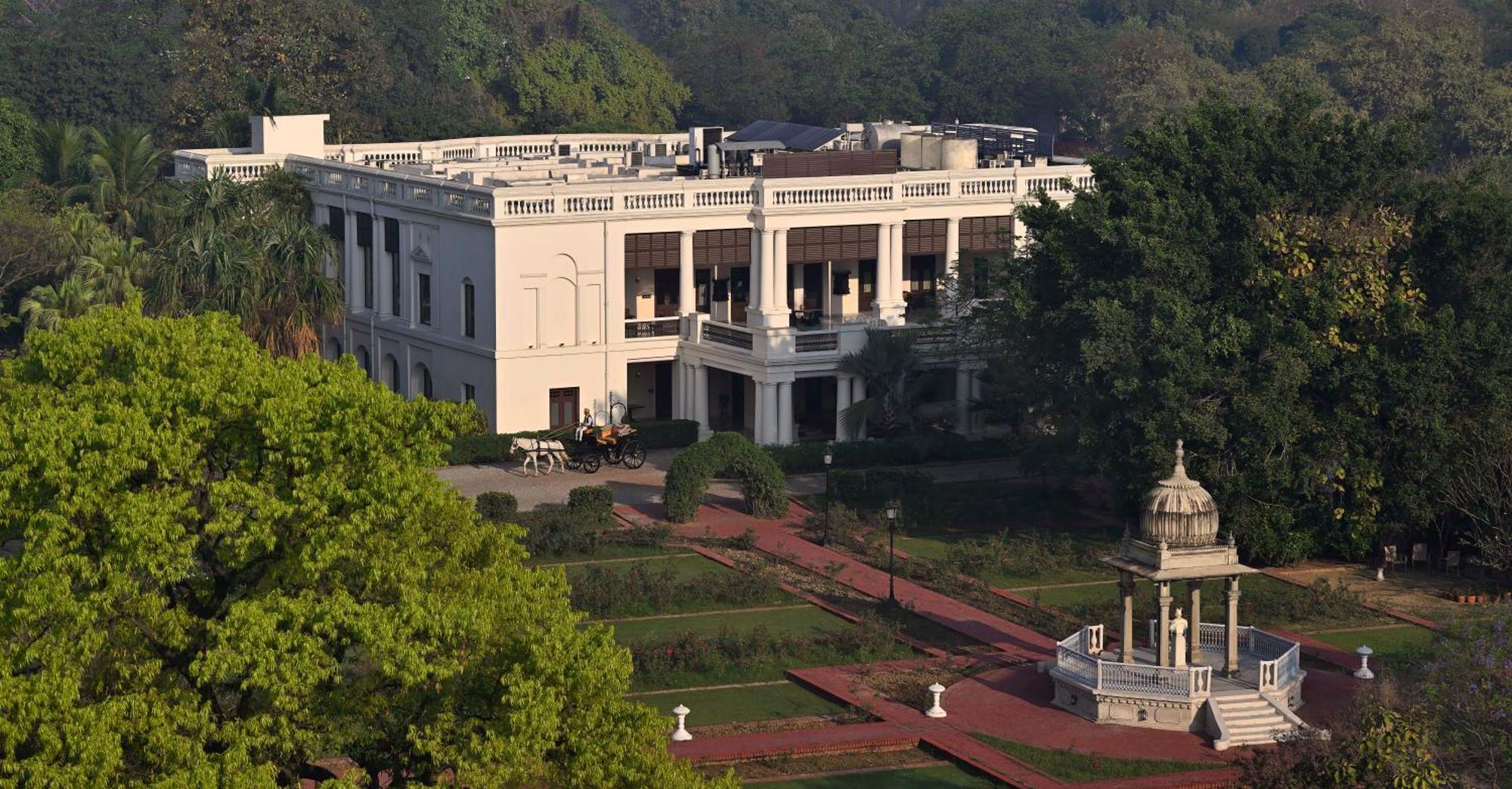 Taj Nadesar Palace Benares Buitenkant foto
