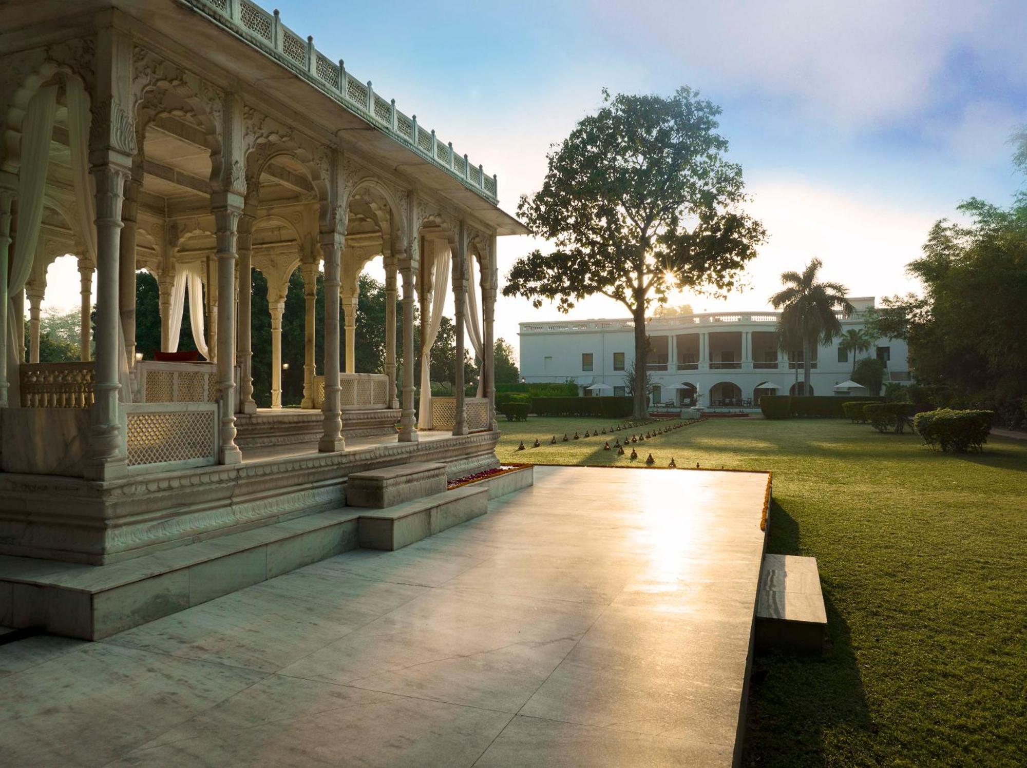 Taj Nadesar Palace Benares Buitenkant foto