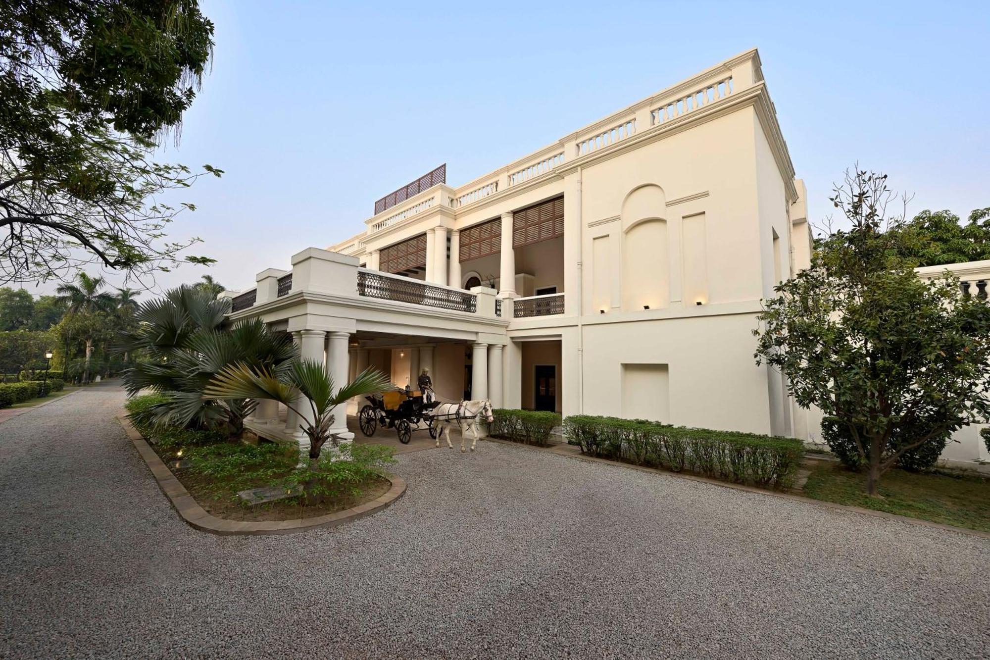 Taj Nadesar Palace Benares Buitenkant foto