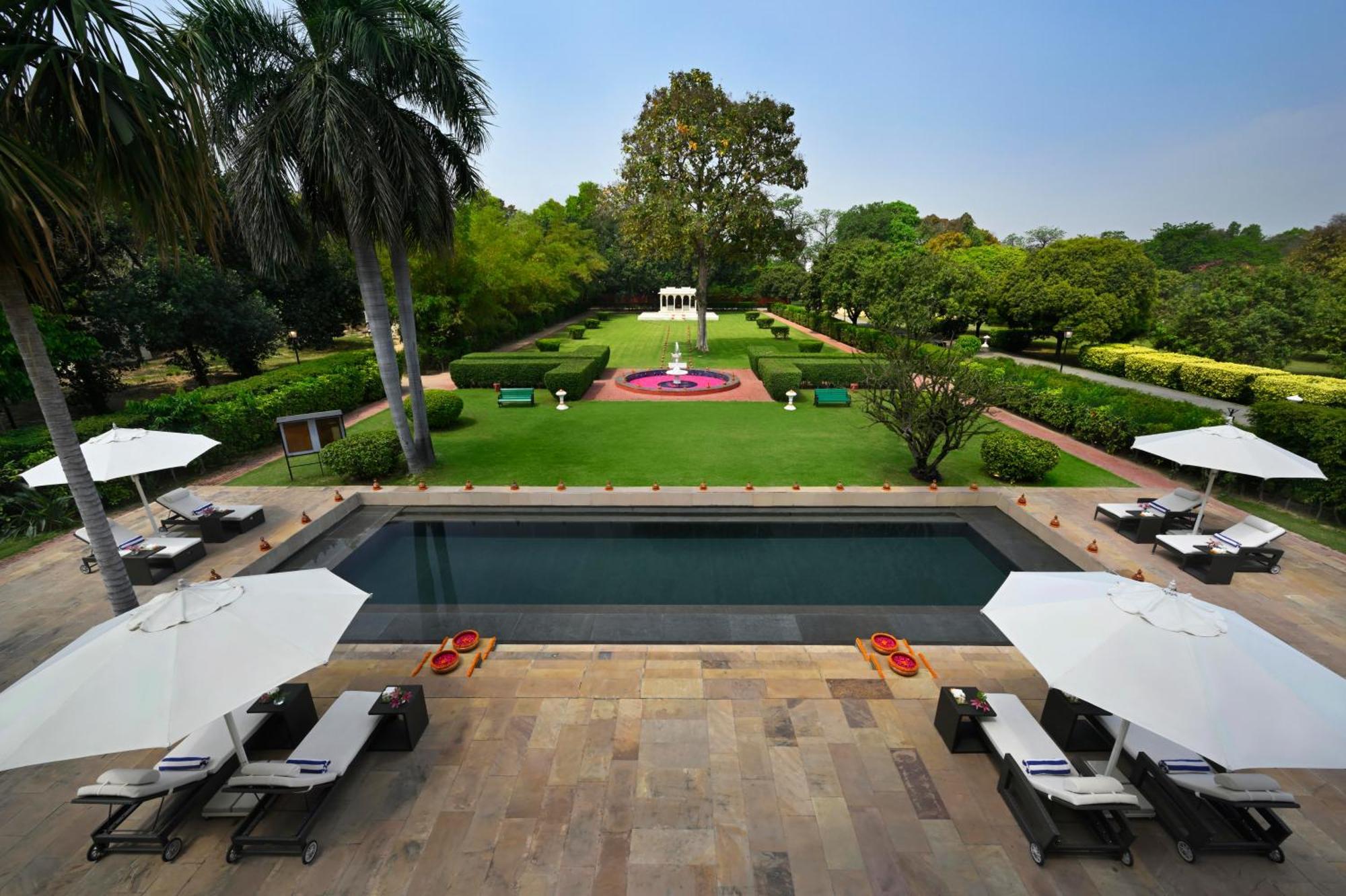 Taj Nadesar Palace Benares Buitenkant foto