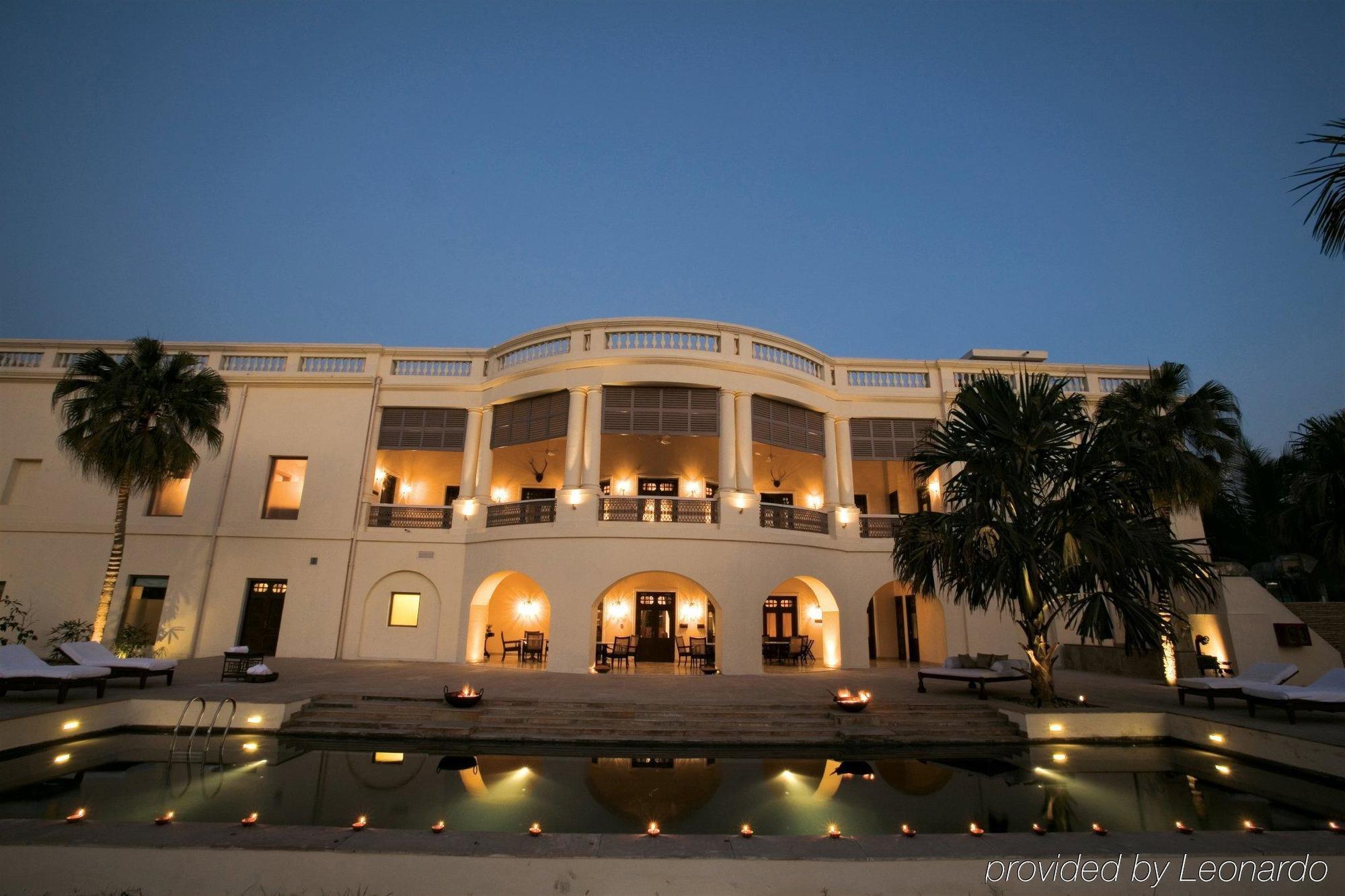 Taj Nadesar Palace Benares Buitenkant foto